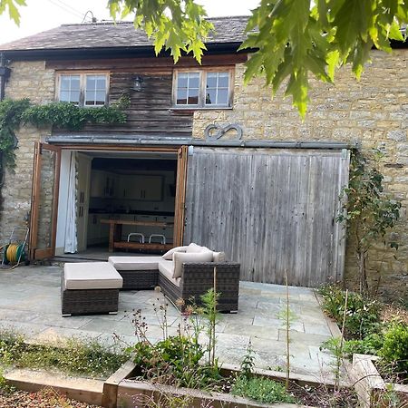 The Carriage House, Haversham Villa Exterior foto