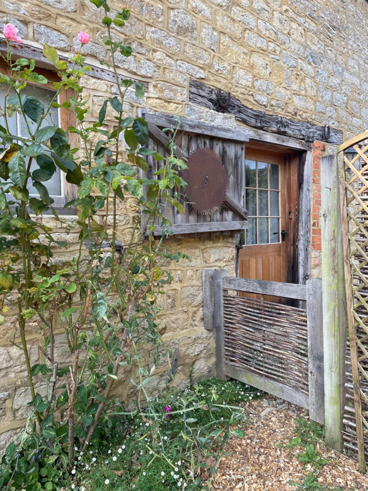 The Carriage House, Haversham Villa Exterior foto